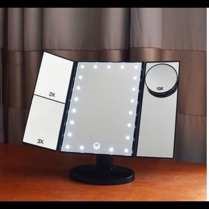 Stay Beat’s HD LED Vanity Mirror